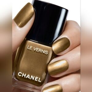 Chanel Le Vernis Nail Polish 965 Claire De Lune